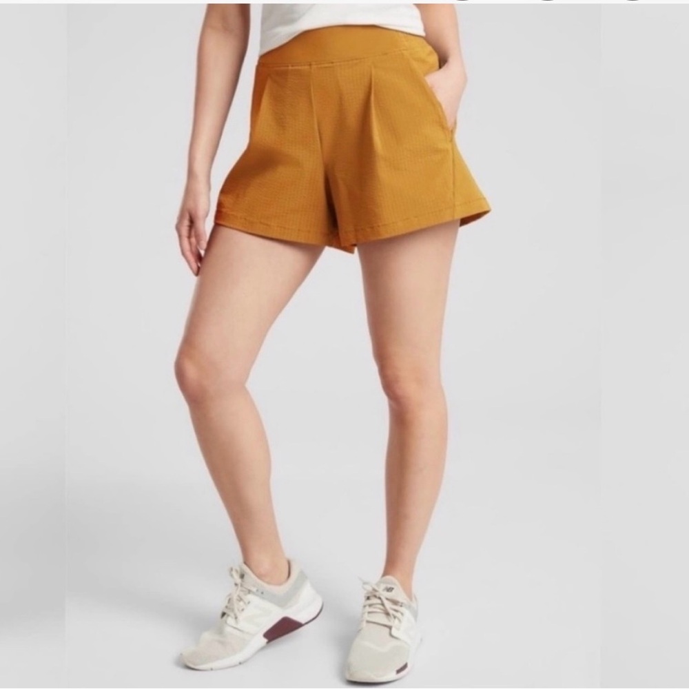 Athleta Textured Brooklyn Short - size 12